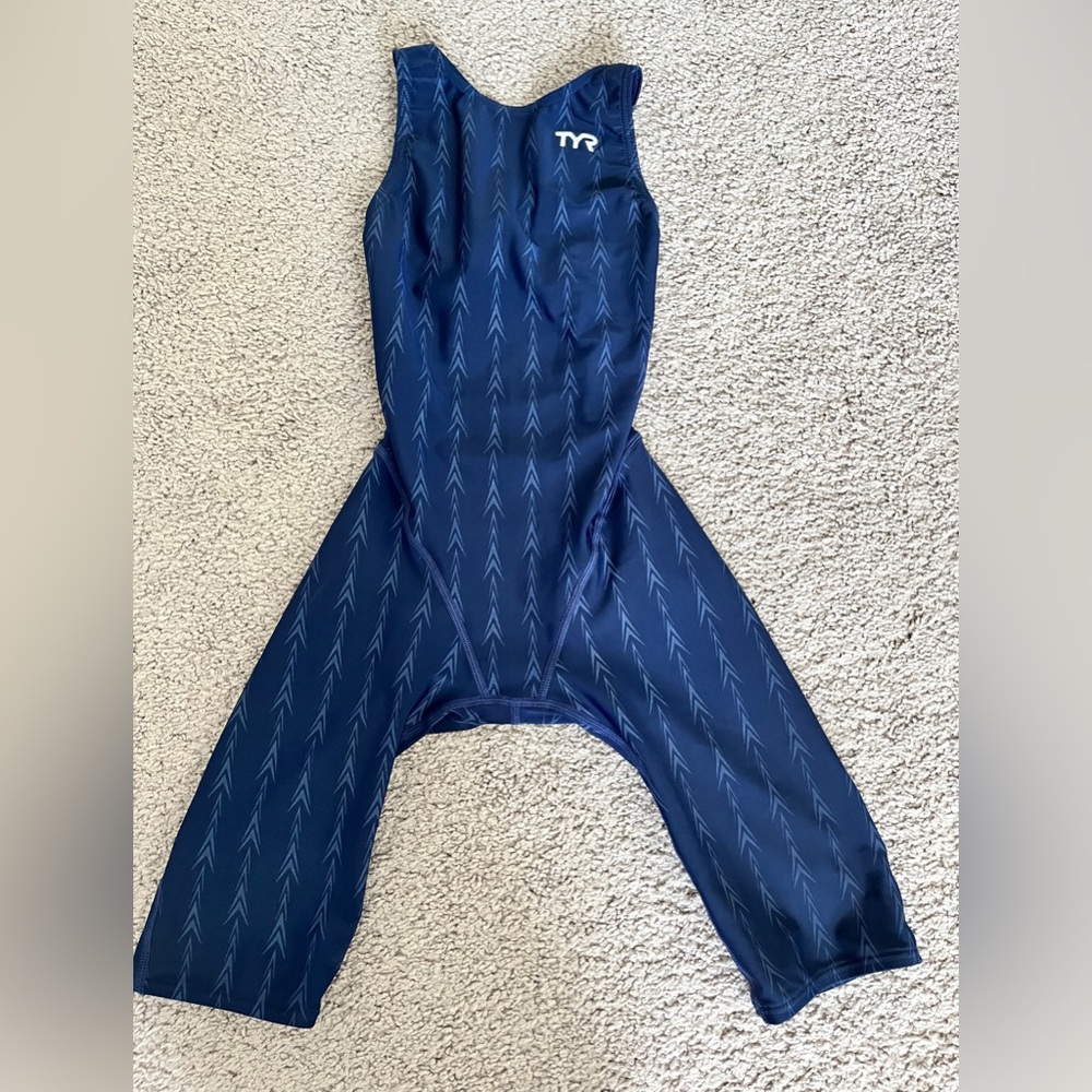 Brand New w/o Tag - TYR U12 thresher Fusion 2 - Size 24